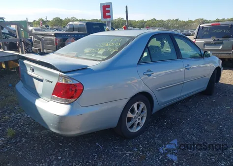 2005 Toyota Camry Xle V6 z USA, uszkodzony, nr VIN 4T1BF30K45U599118